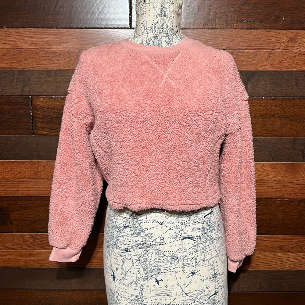 Jolie & Joy Crew Neck Long Sleeve Fuzzy Teddy Bear Pink Crop Sweater